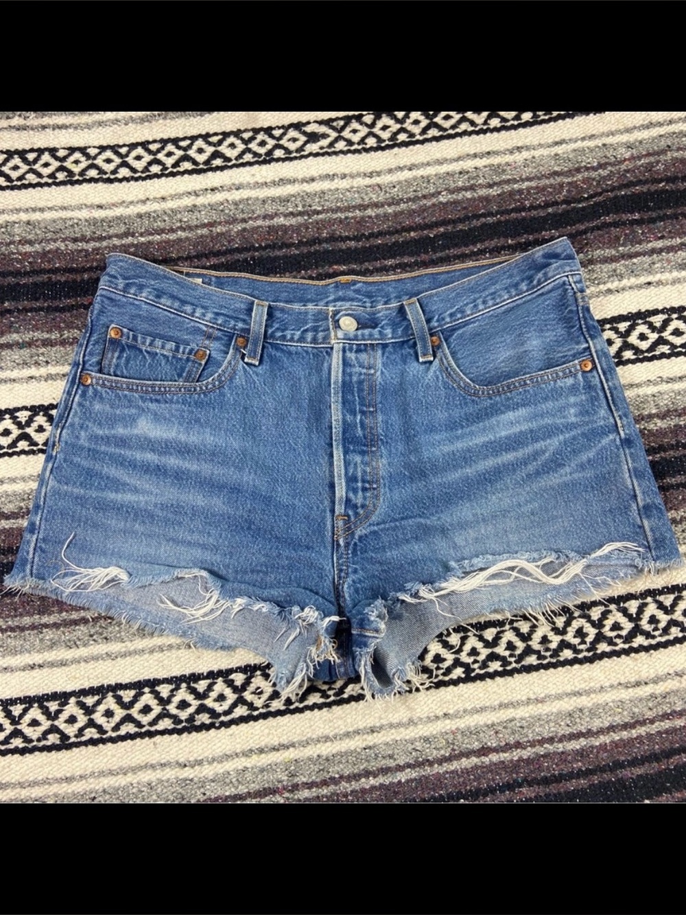 Women’s Levi's 501 Button Fly 31 Blue Faded Cut-Off Jean Denim Shorts Distressed